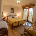Lejlighed Beautiful-banjole-beachside-apartment-a2-150m-from-the-beach *