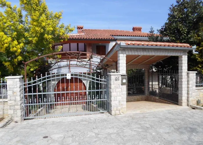 Beautiful-banjole-beachside-apartment-a2-150m-from-the-beach Lejlighed *