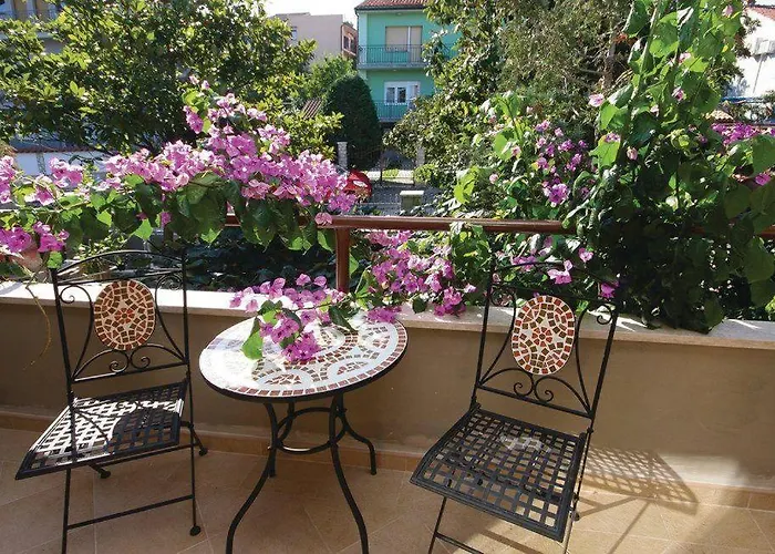 Beautiful-banjole-beachside-apartment-a2-150m-from-the-beach *