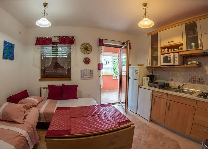 Beautiful-banjole-beachside-apartment-a2-150m-from-the-beach