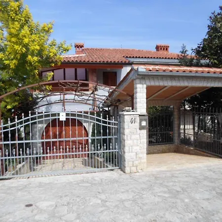 Beautiful-banjole-beachside-apartment-a2-150m-from-the-beach Apartment *