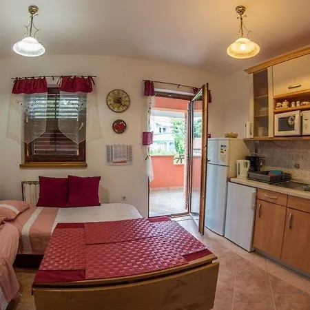 Beautiful-banjole-beachside-apartment-a2-150m-from-the-beach