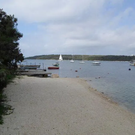 Beautiful-banjole-beachside-apartment-a2-150m-from-the-beach Apartment